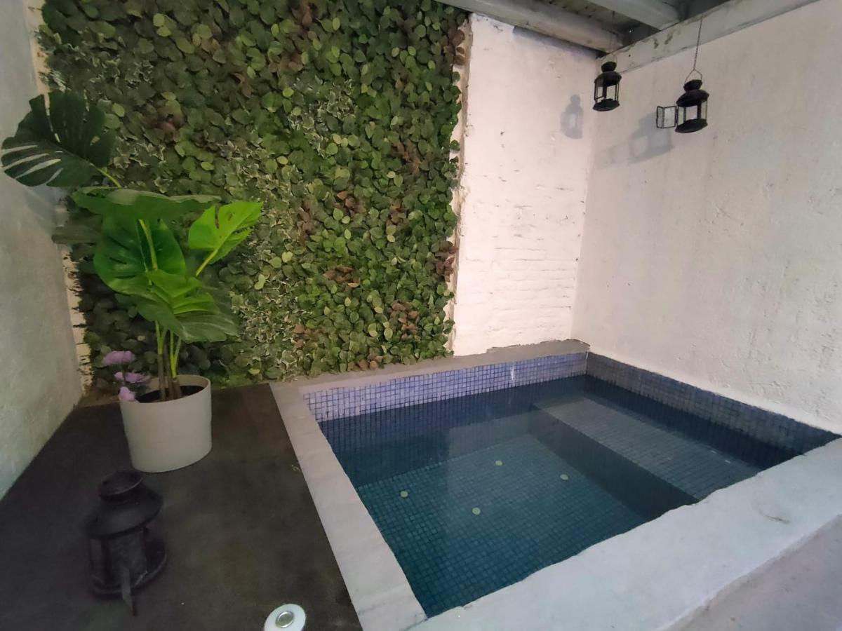 Pequeno Alojamiento Con Mini Piscina - No Climatizada Valência Exterior foto